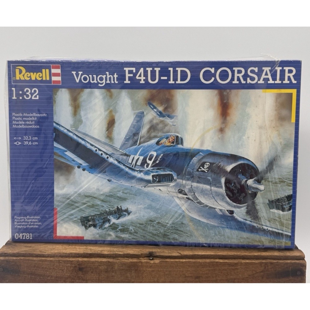 Vought F4U-1D Corsair Revell 1:32 Model Kit Fighter Jet 04781 Vintage
